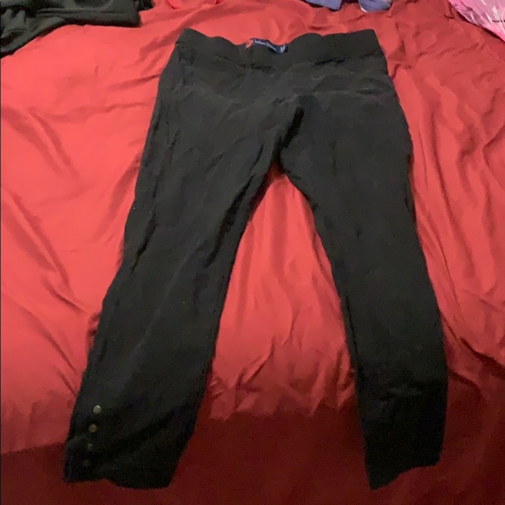 Black pants/leggings